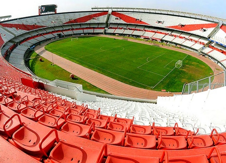 River avanza con el naming del Estadio Monumental