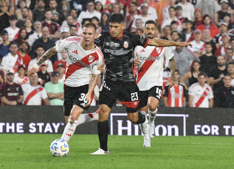 River vs Barracas Central - Mastantuono