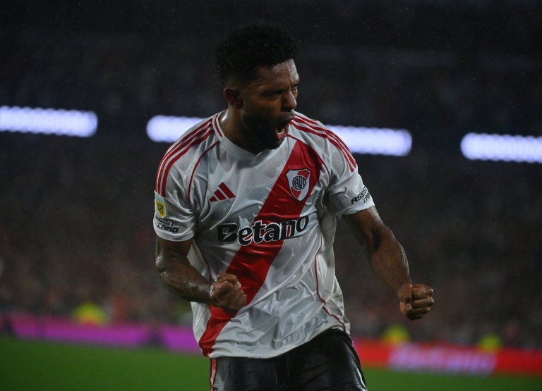 Goles de River: el festejo de Borja vs Vélez