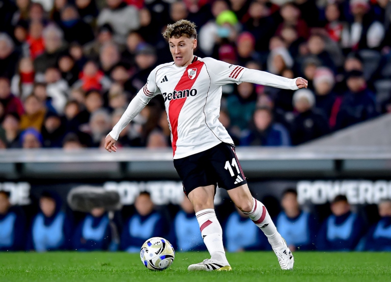 Colidio Independiente vs River