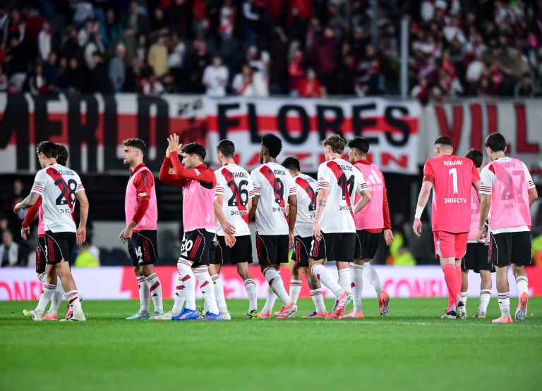 Uno x Uno River vs Riestra (2)