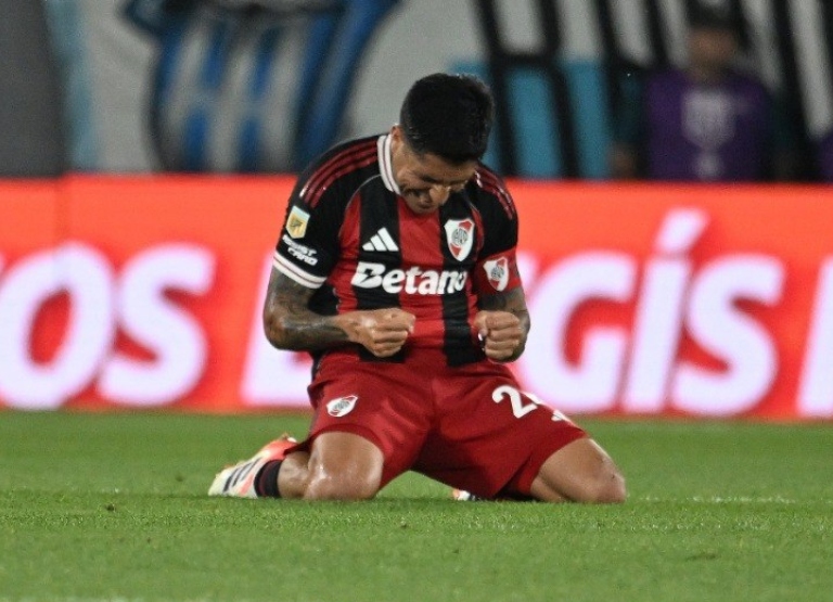 Racing vs River - Enzo Pérez