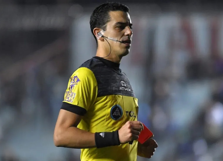 Rey Hilfer, el árbitro de Vélez vs River