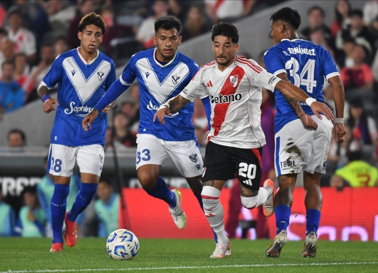 Vélez vs River Casco