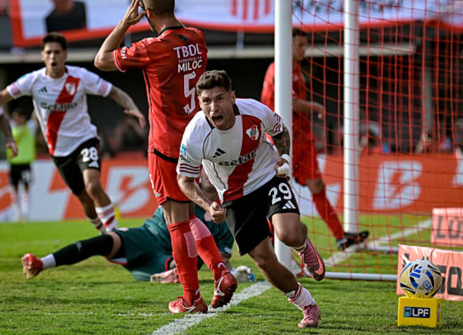 gol de River festejo Montiel Barracas Central