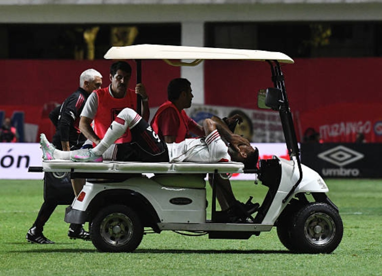 Argentinos Jrs vs River - lesion de Juan Portillo (1)