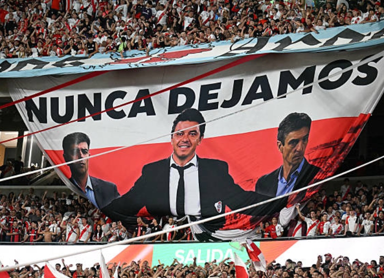 River vs Banfield - Gallardo - Bandera