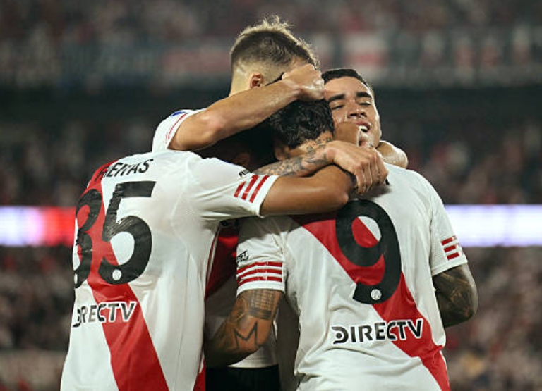 River vs Carabobo festejo Driussi (2)