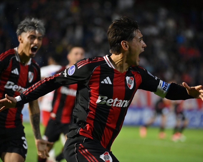 Gol Martinez Quarta - Bragantino vs River