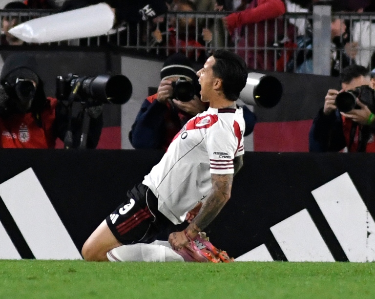 River vs Gimnasia: Driussi abrió la cuenta con un golazo.