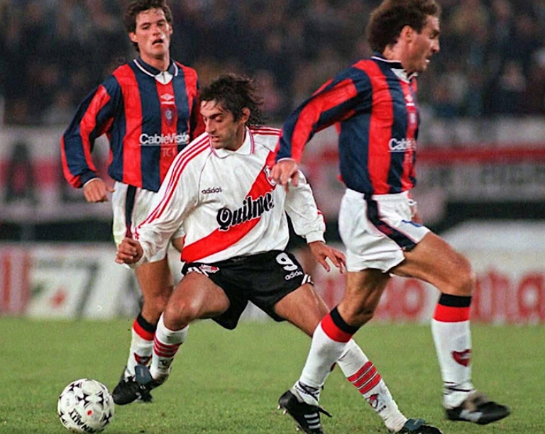 River vs San Lorenzo - paternidad